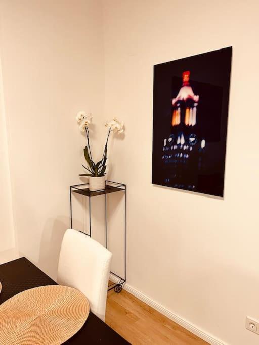 Raum2Go - No1 Modernes Ruhiges 2-Schlafzimmer Apartment City & Park Вісбаден Екстер'єр фото